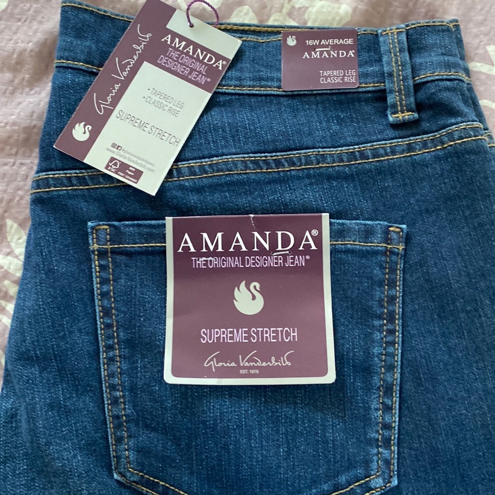 Brand New With Tags womens Gloria Vanderbilt Amanda jeans size 16